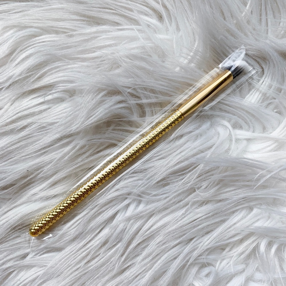 ⭐️5/$25 | NEW Moda Triad Eye Gold Textured Brush - Picture 4 of 4